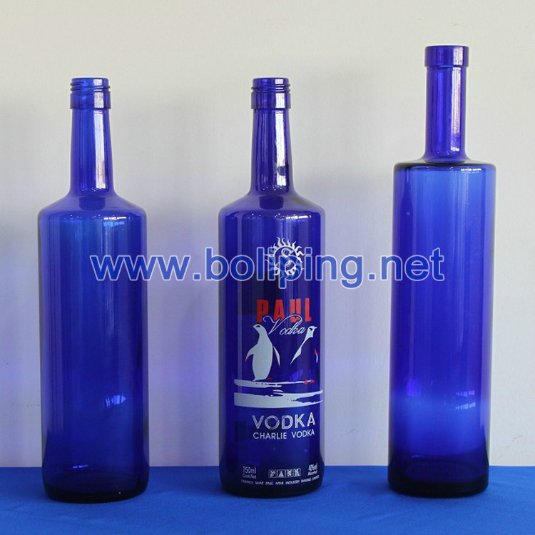 藍色玻璃酒瓶